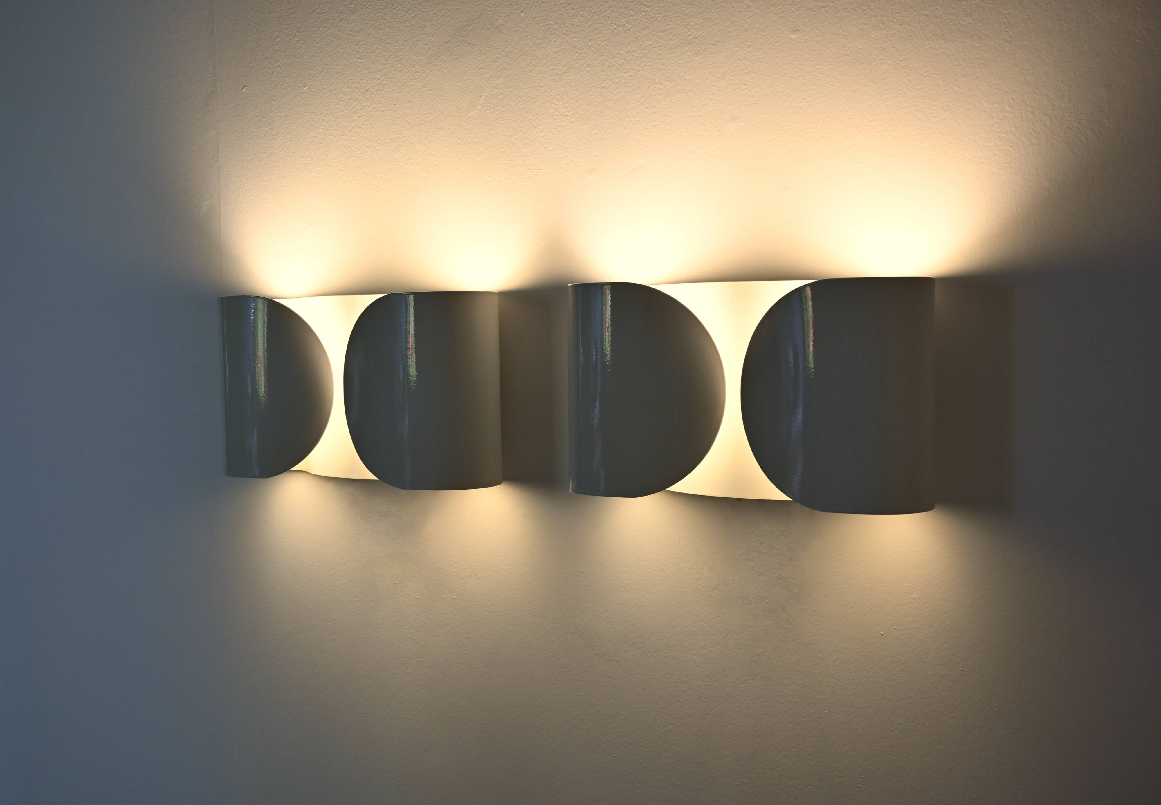 White "Foglio" wall lights by Tobia & Afra Scarpa for Flos, 1960s.