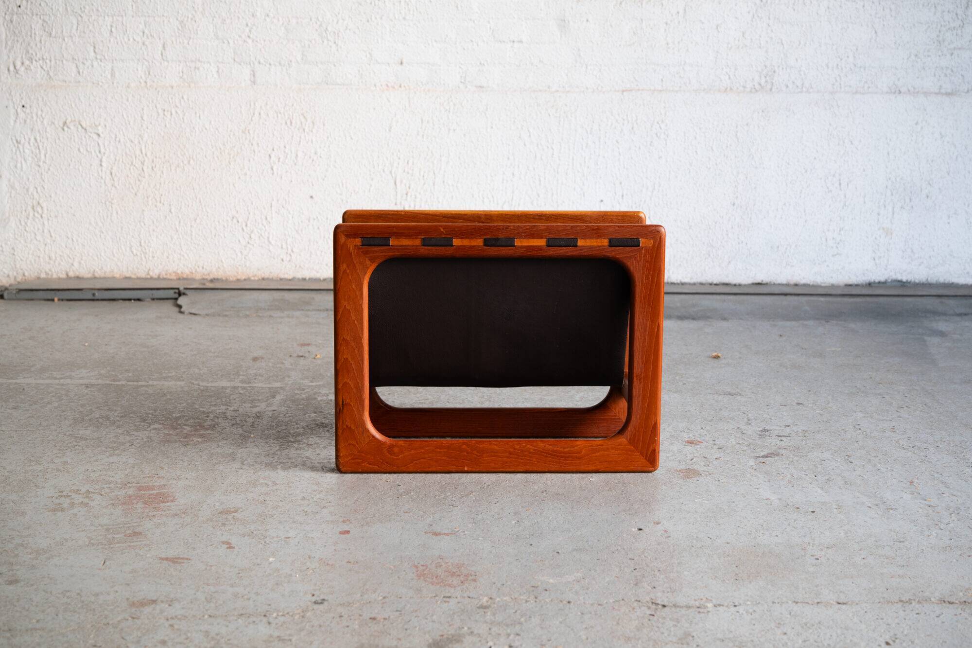 Magazine rack by Salin Mobler