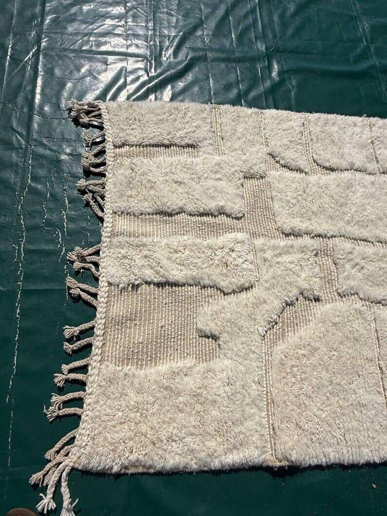 Handmade traditional wool rug size 2/3 m