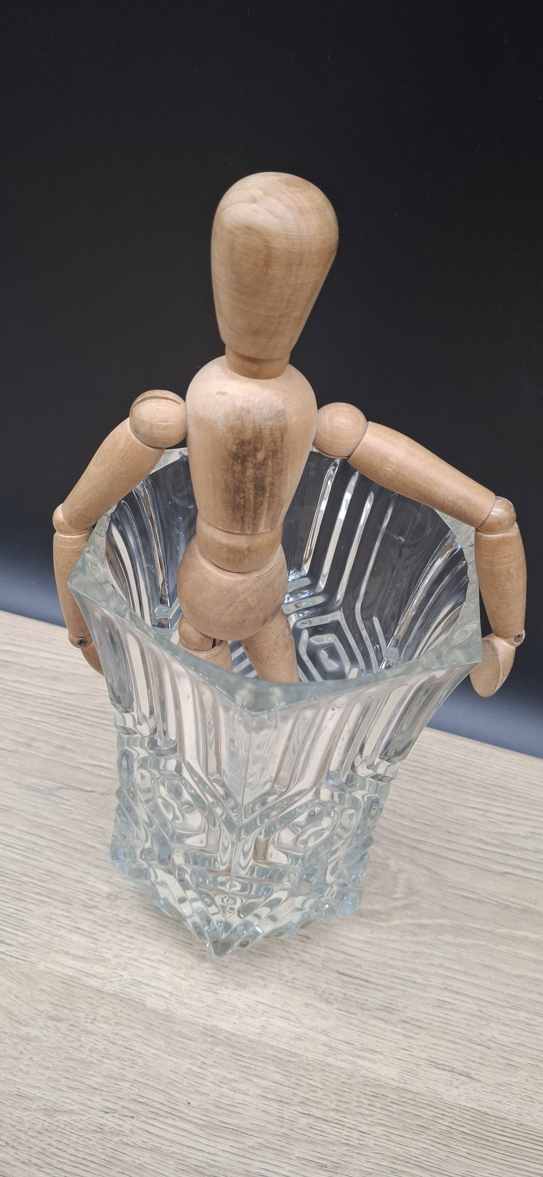Transparent chiseled vase