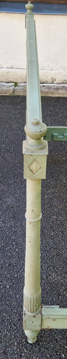 Lacquered Directory bed