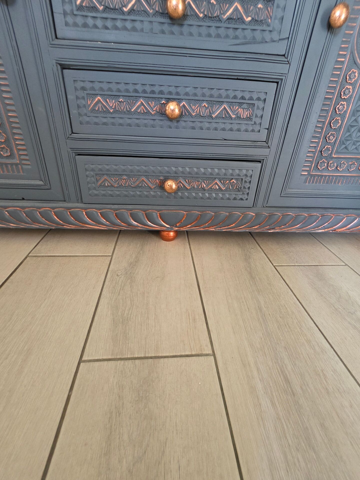 Buffet syrien gris anthracite et cuivre