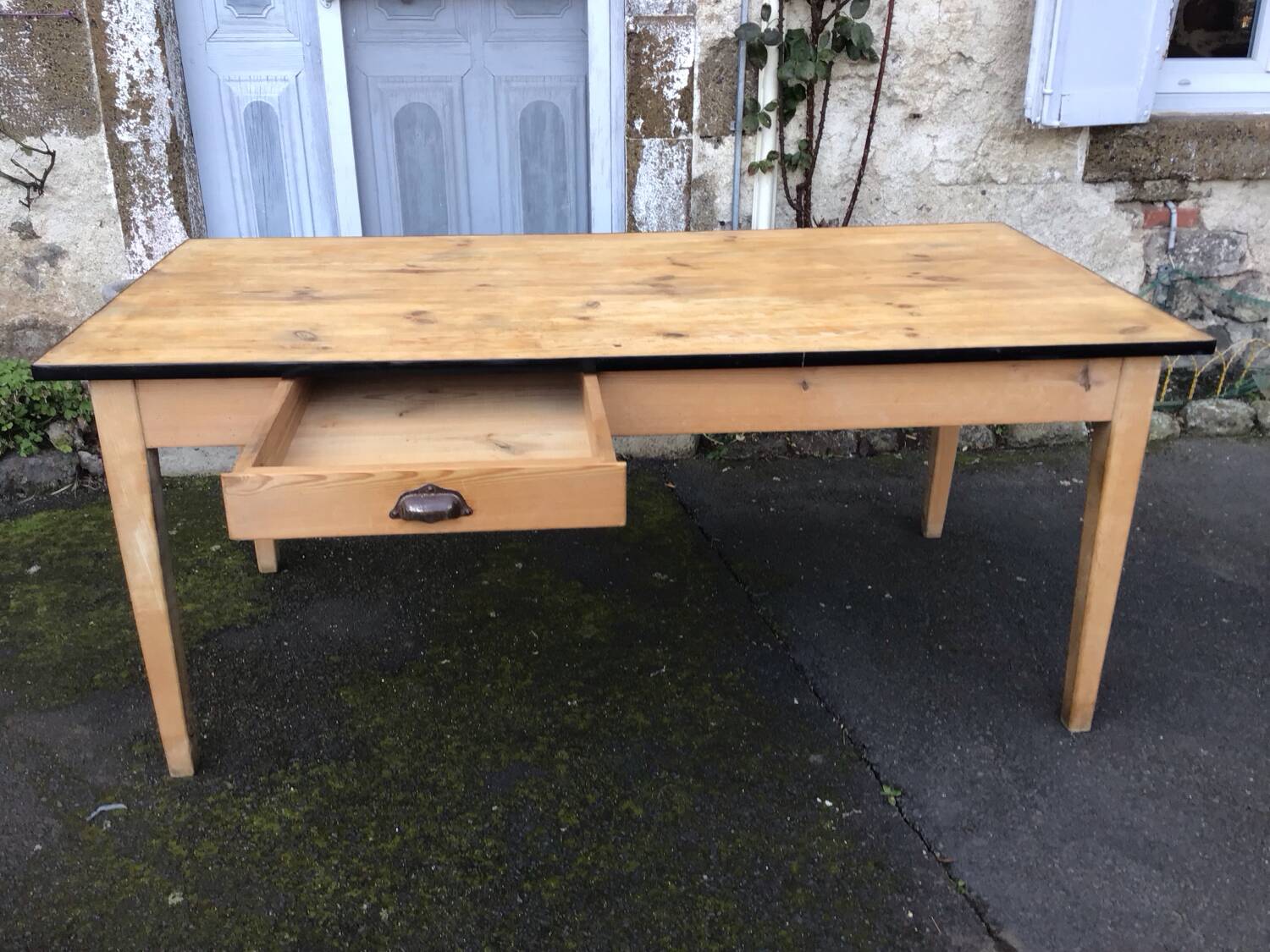 Farm table