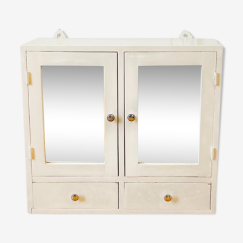 Armoire à pharmacie vintage