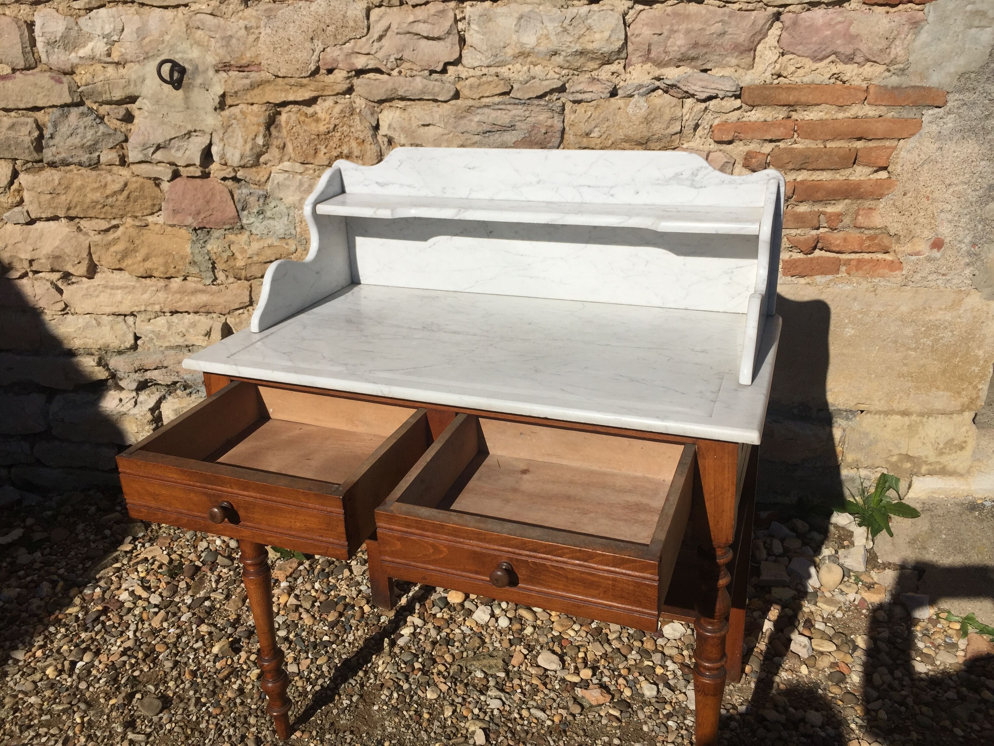 Hairdresser Louis Philippe white marble