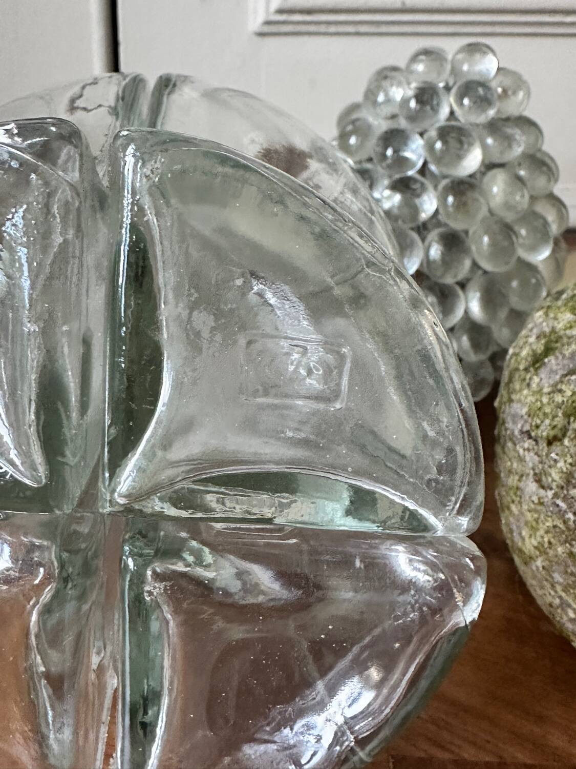 Compartmented liqueur decanter