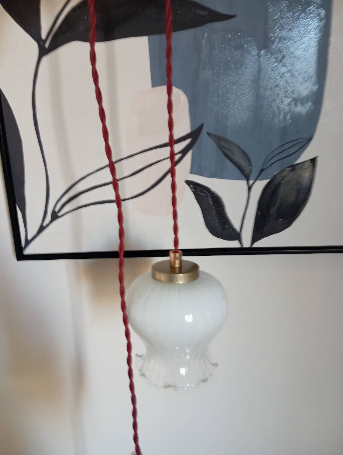 Opaline tulip mood lamp with white ruffles