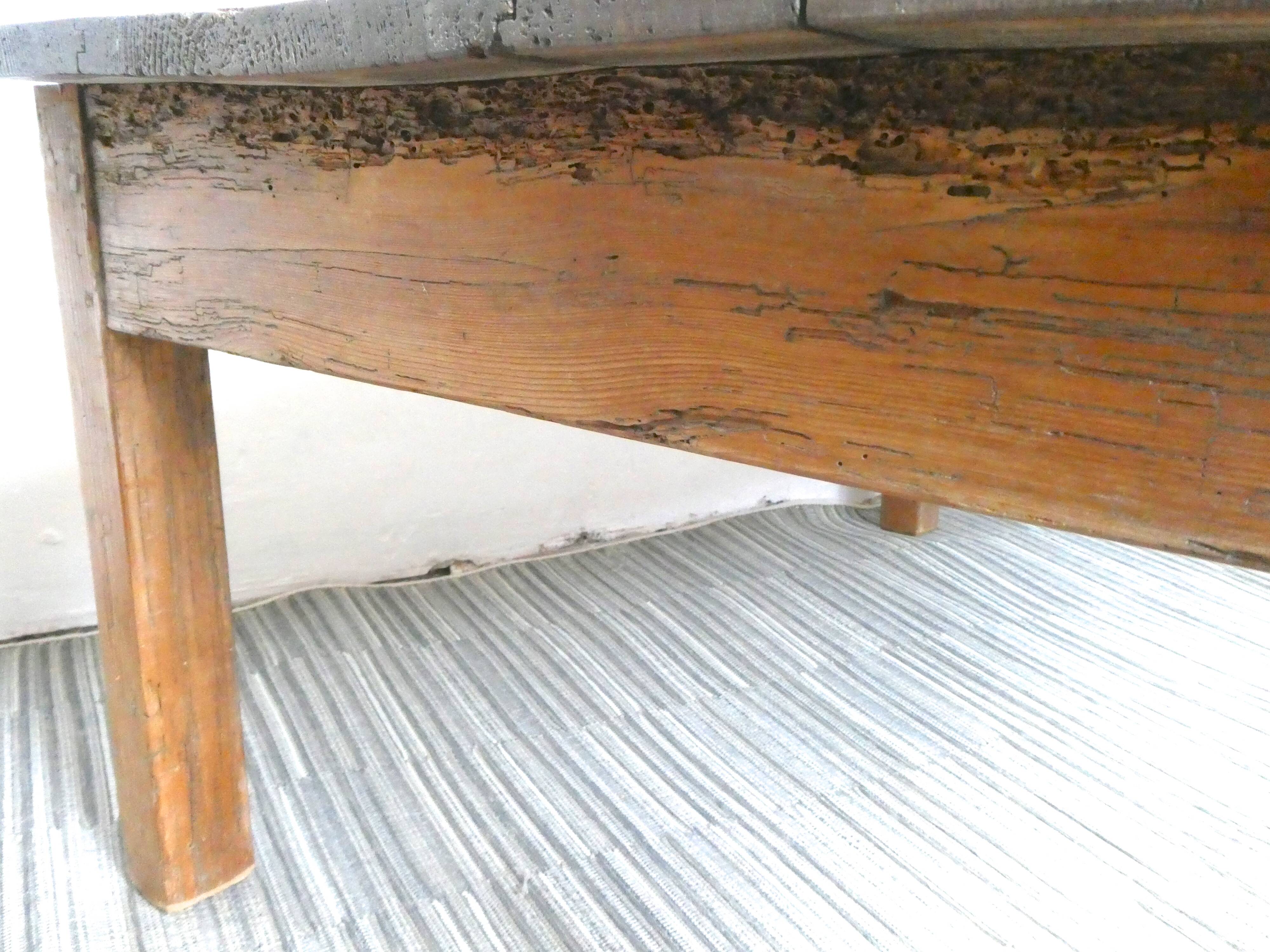 Coffee table in solid wood with a drawer