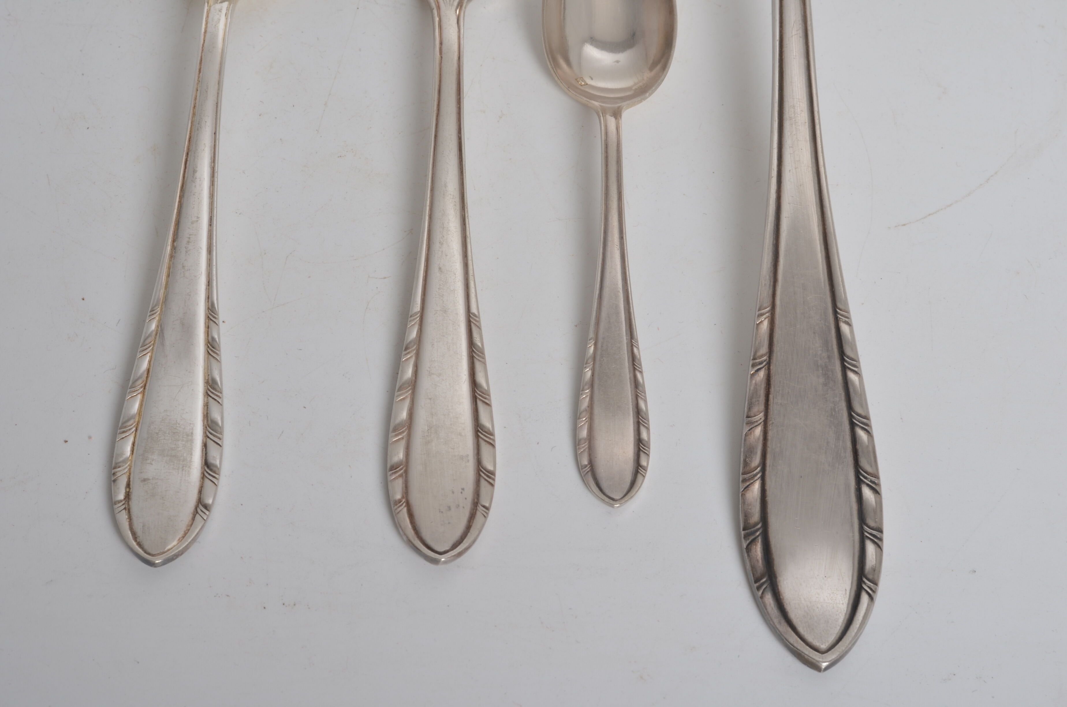 Silver metal housewife 37 pieces art nouveau