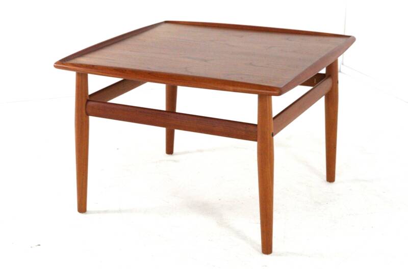 Grete Jalk for Glostrup coffee table danish design in teak