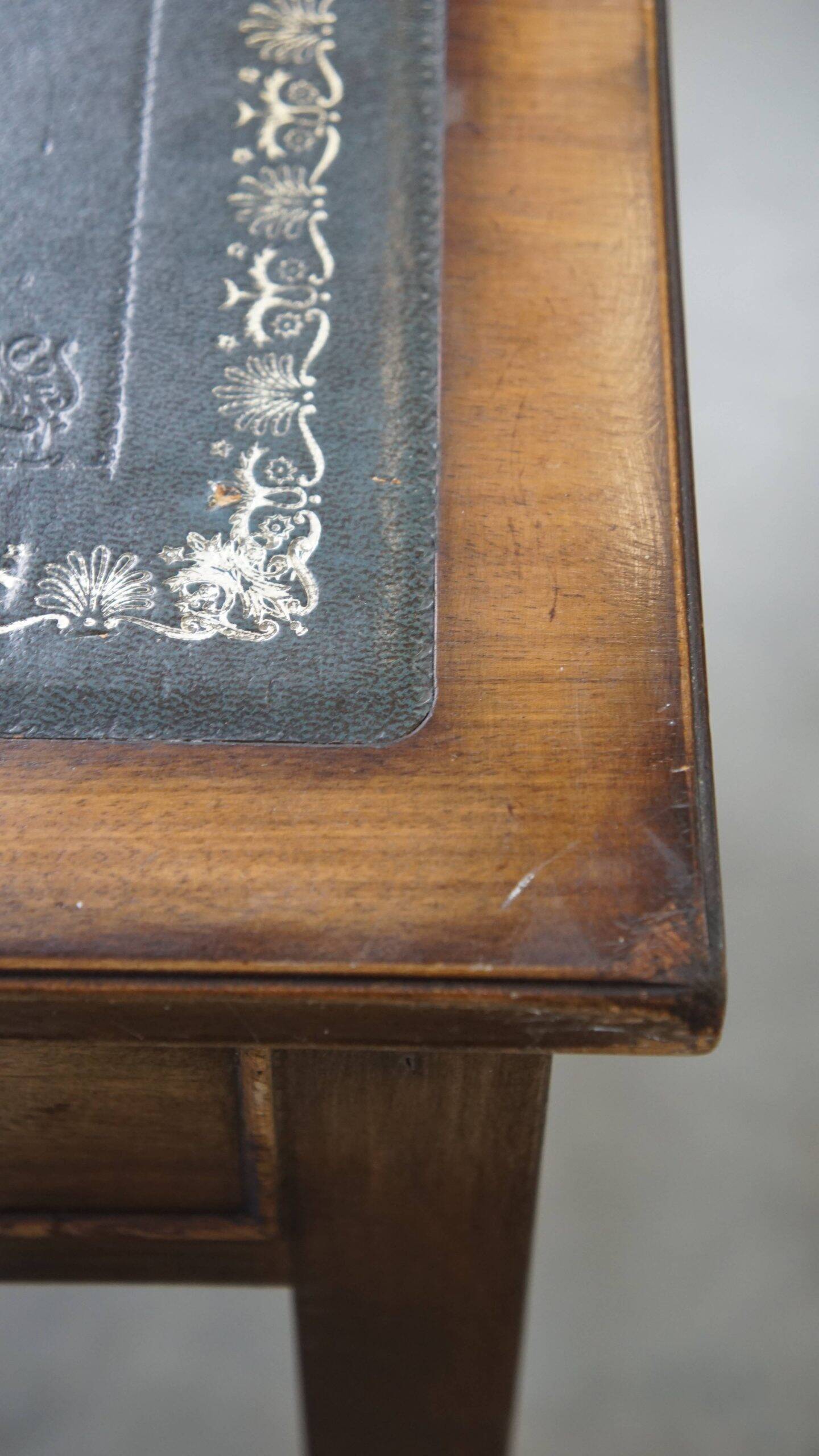 Bureau et chaise de bureau Chesterfield en cuir de vachette bleu