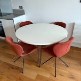 Ensemble design Magis XZ3 Table à manger ronde blanche (120 cm) + 4 chaises Zuiver OMG