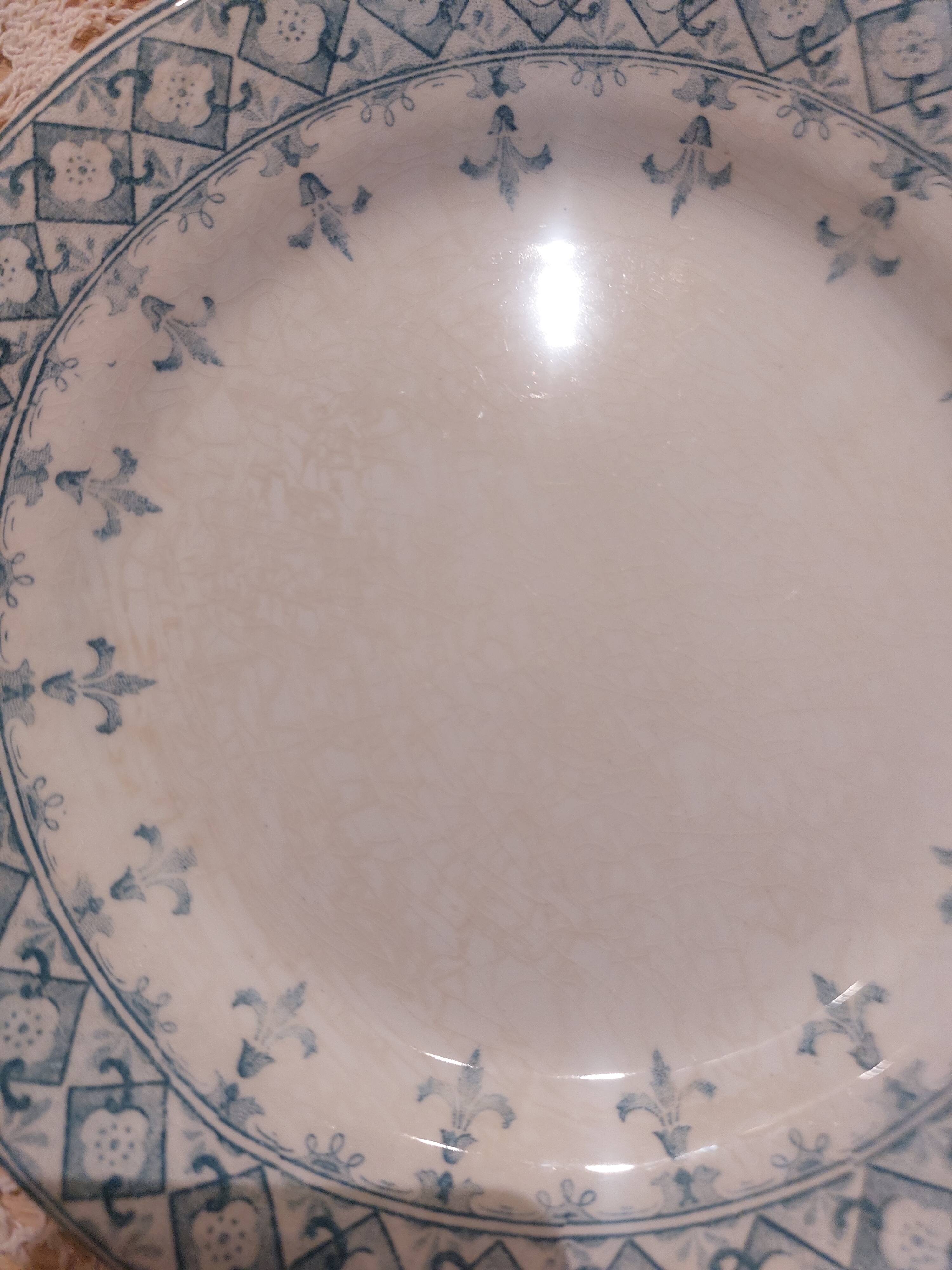 Set of 12 ironstone plates model "Andrée", Creil and Montereau, 23cm