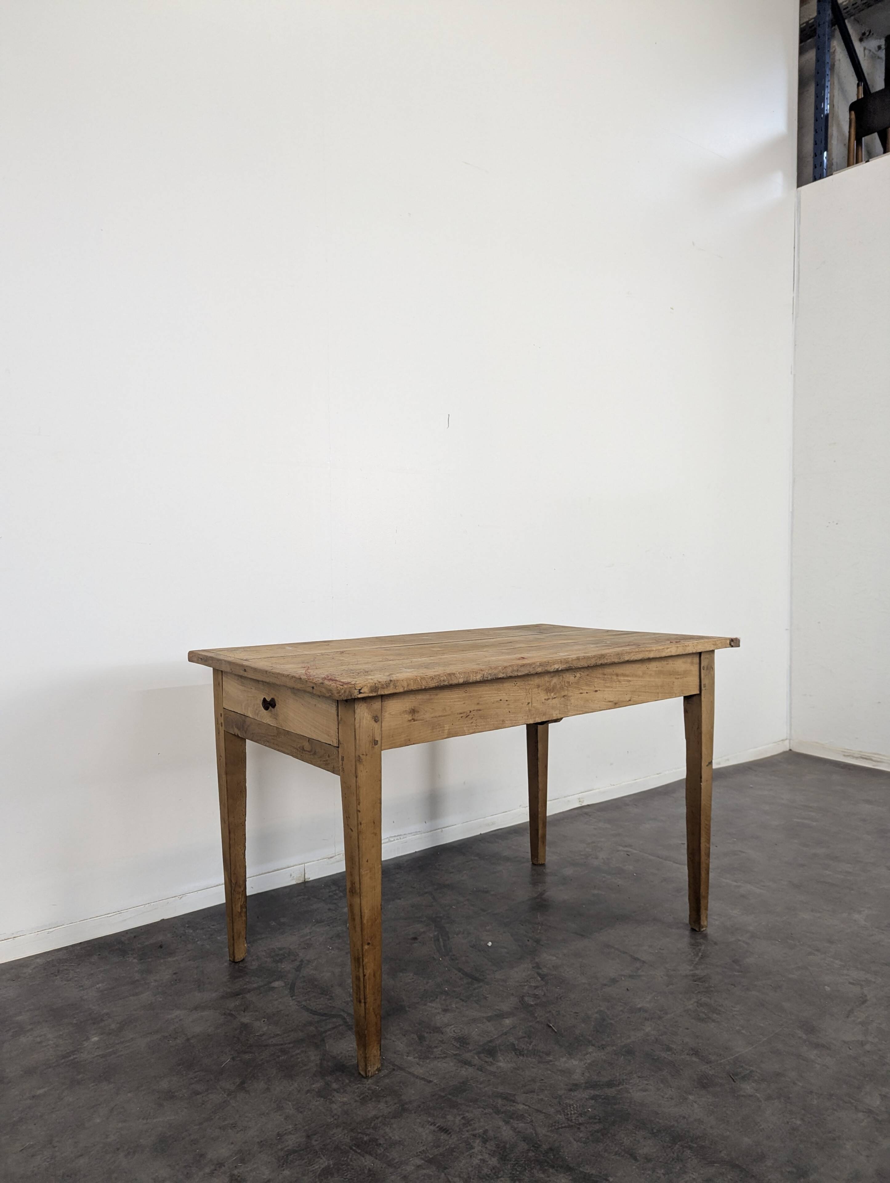Petite table de ferme en chêne début XIXème