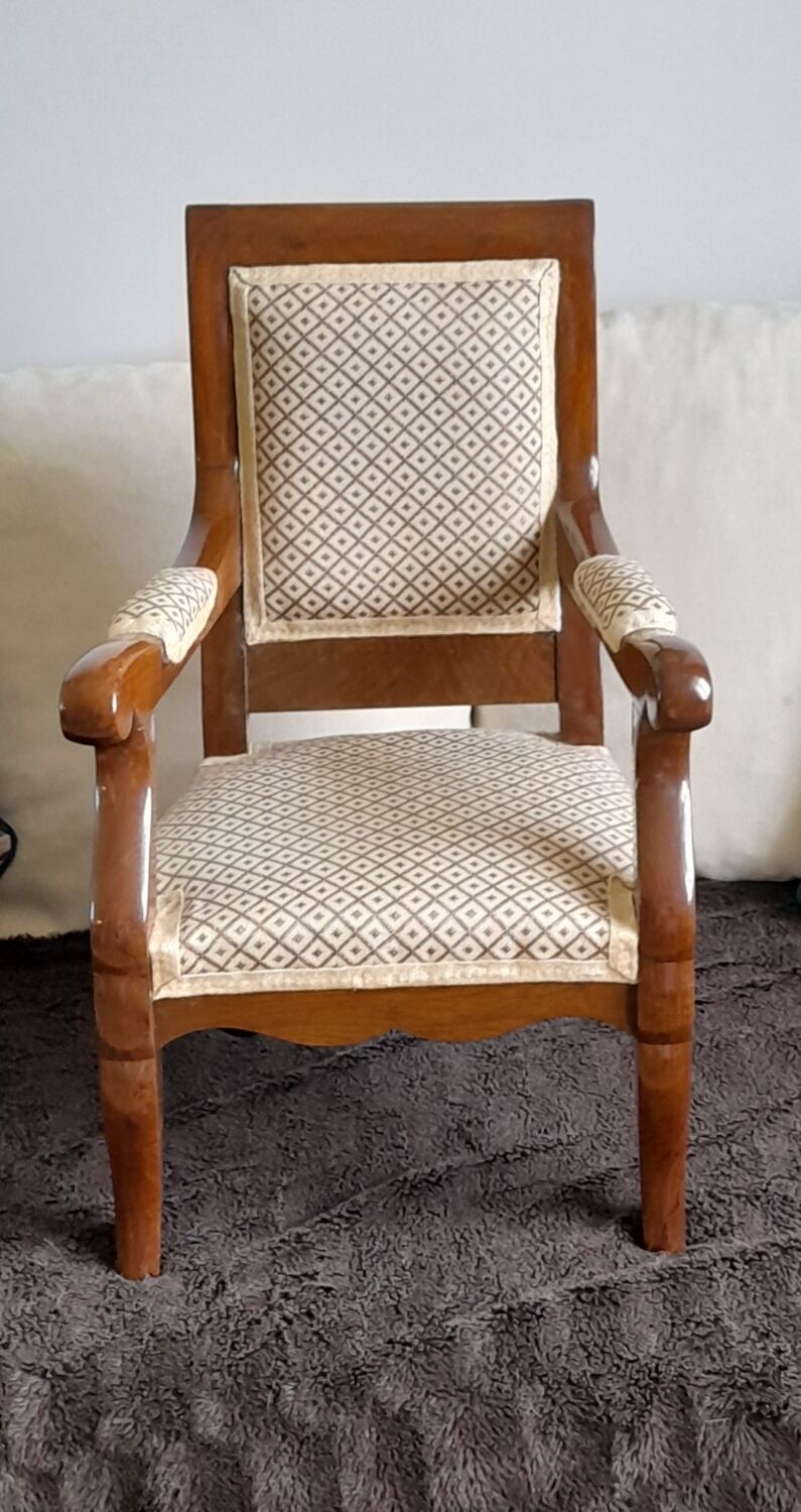 Children's armchair.