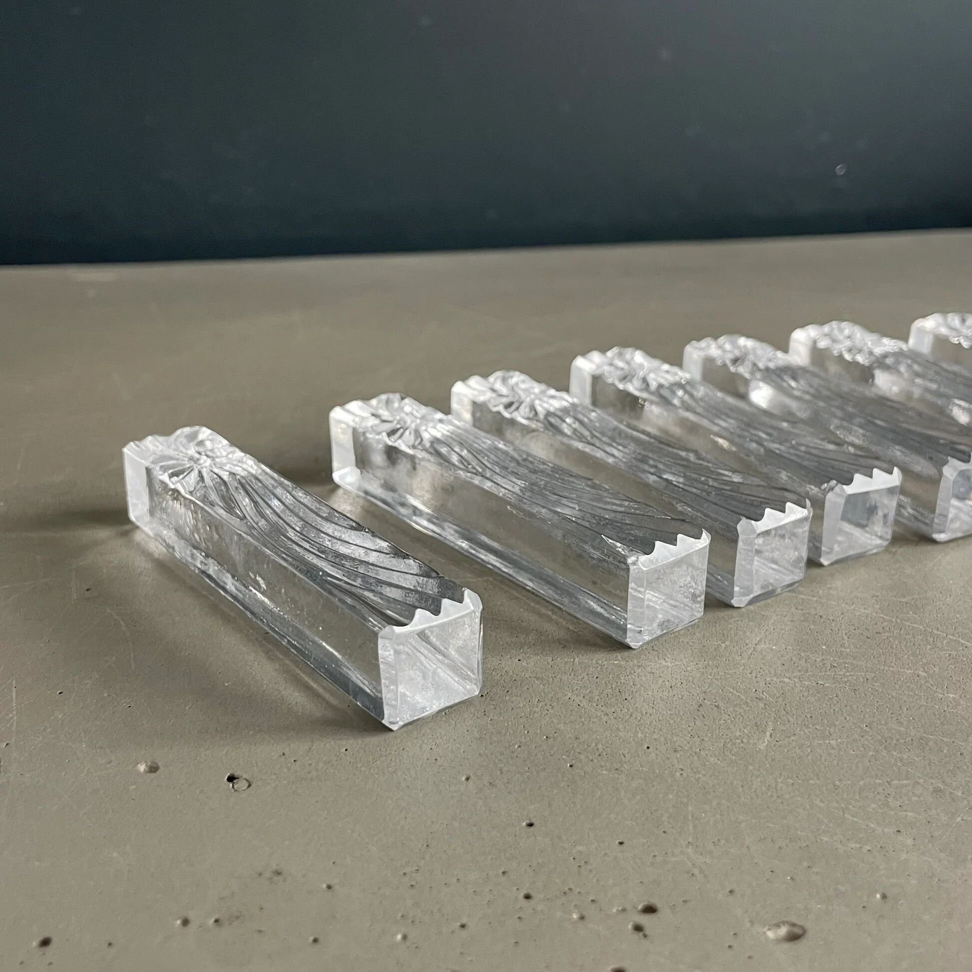11 moulded glass knife rests - Ref 1167
