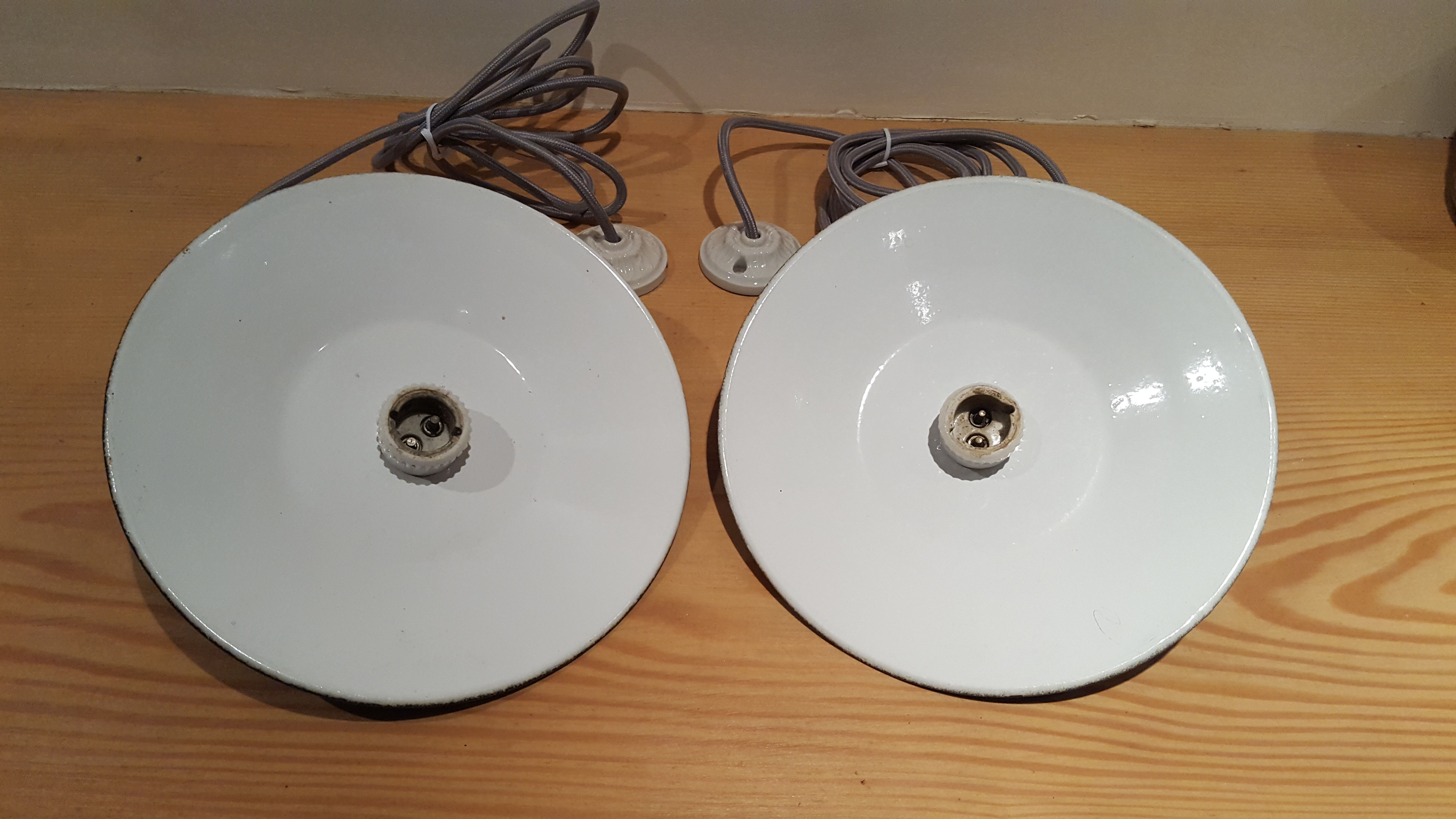 Pair of industrial hangings enamelled sheet metal and porcelain Sockets