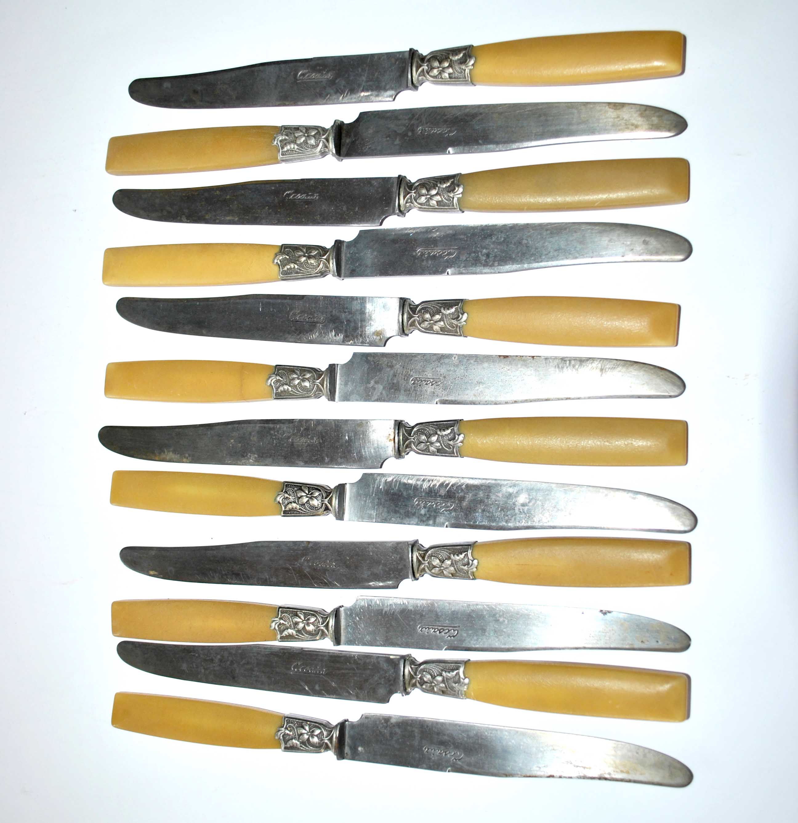 Series of 12 art nouveau knives in steel and beige bakelite 1900-1910