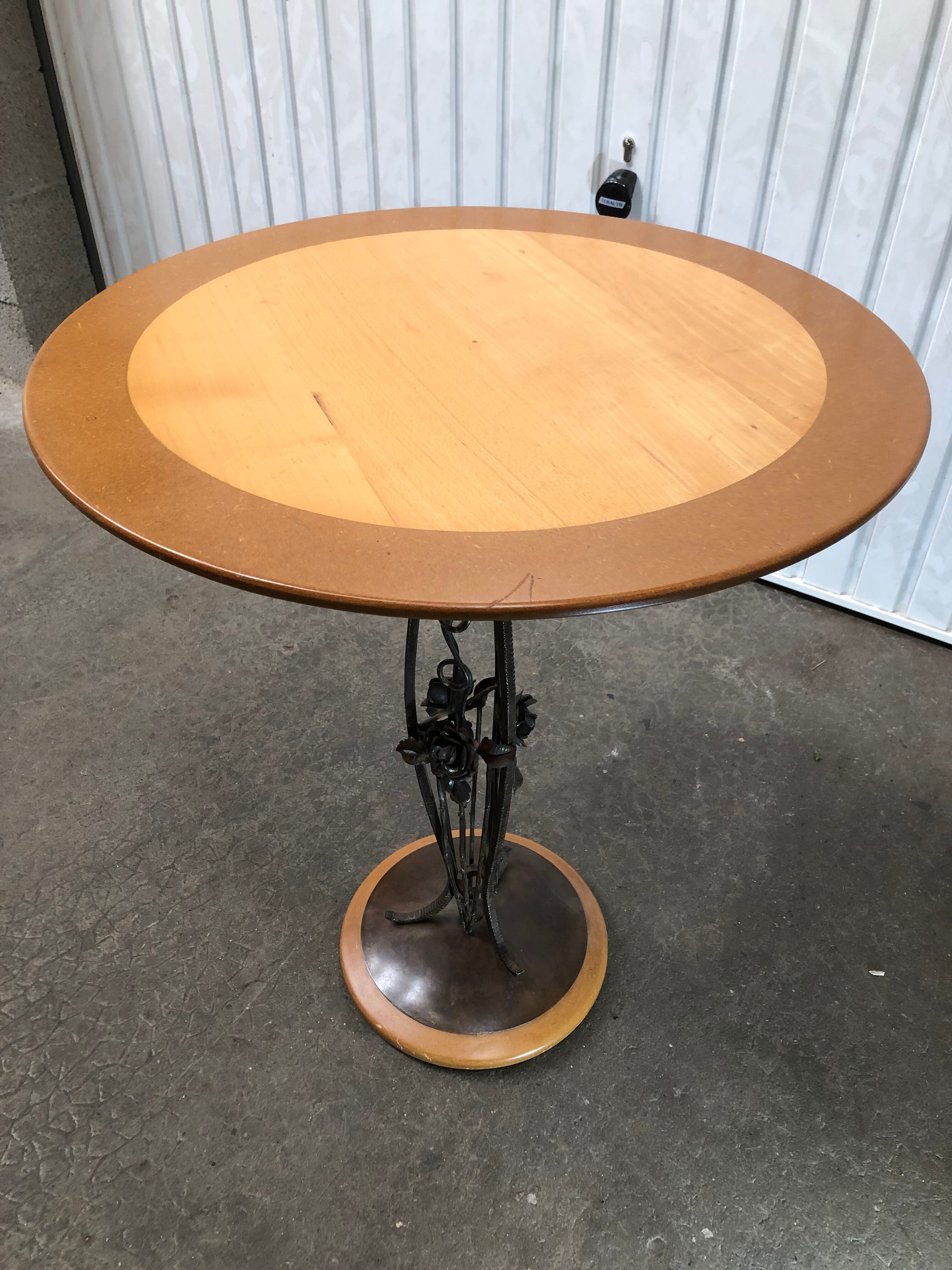 Art deco style pedestal table