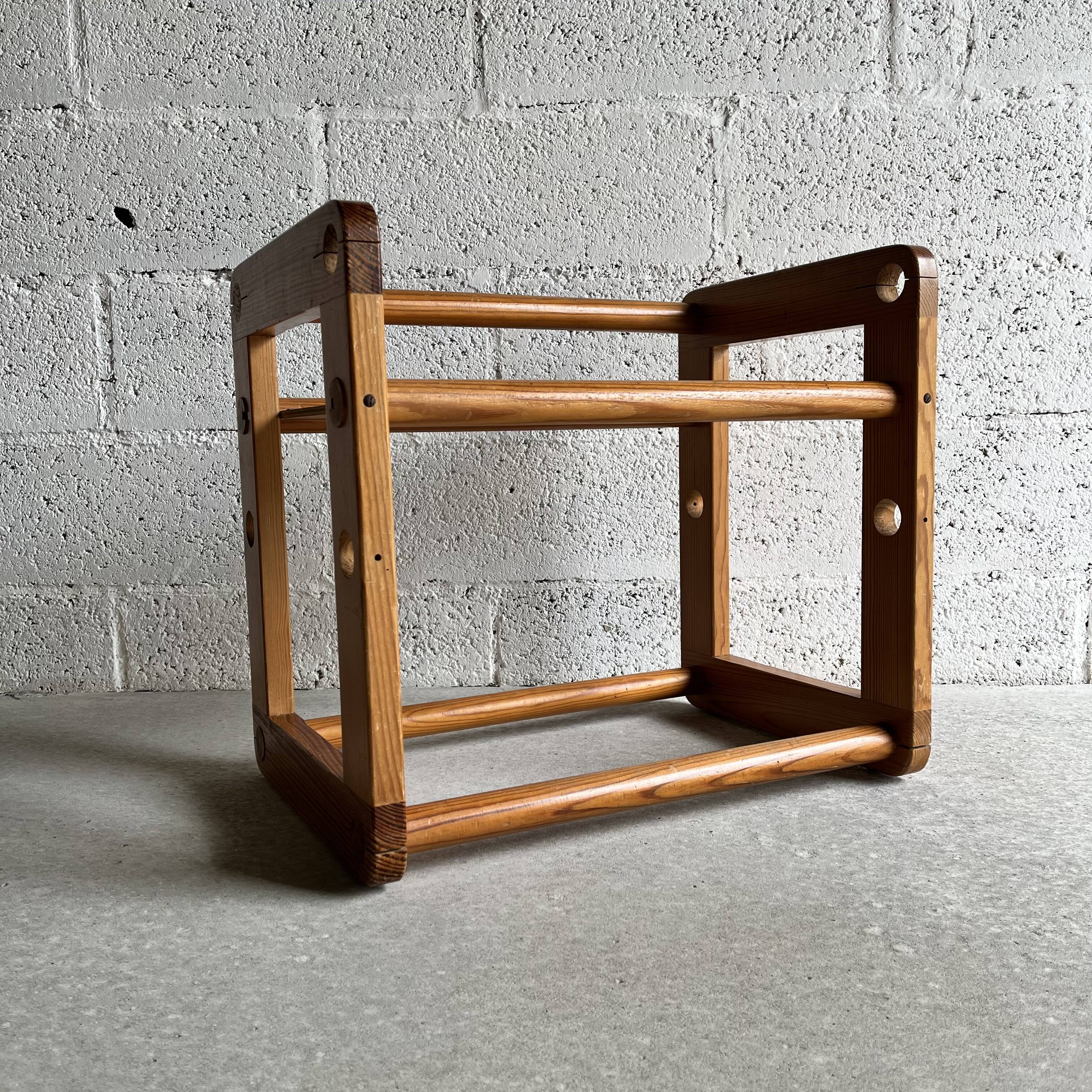 Evolutionary children's desk and its 70s chair