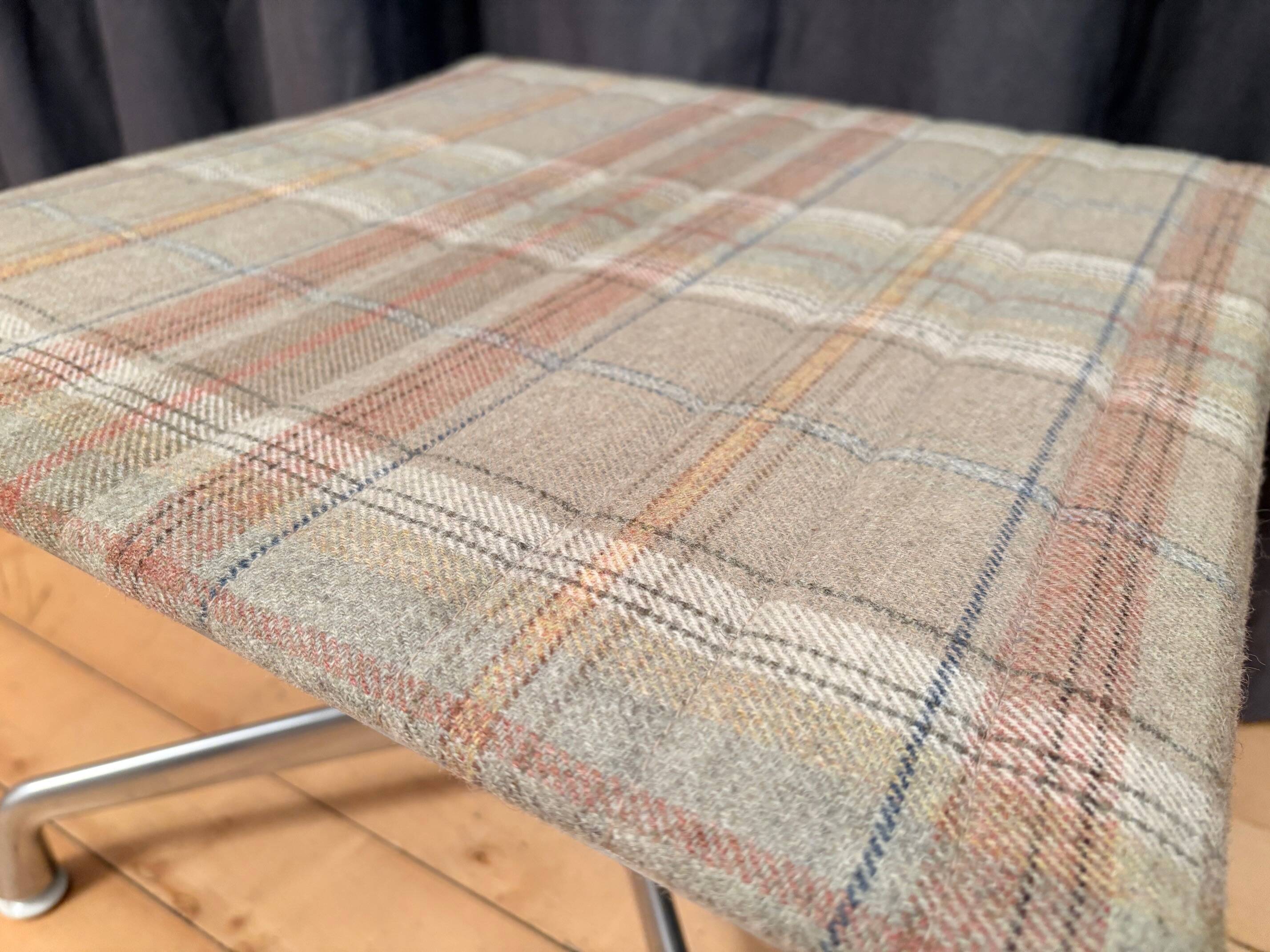 EA 125 Footstool by Charles & Ray Eames, Vitra, Switzerland