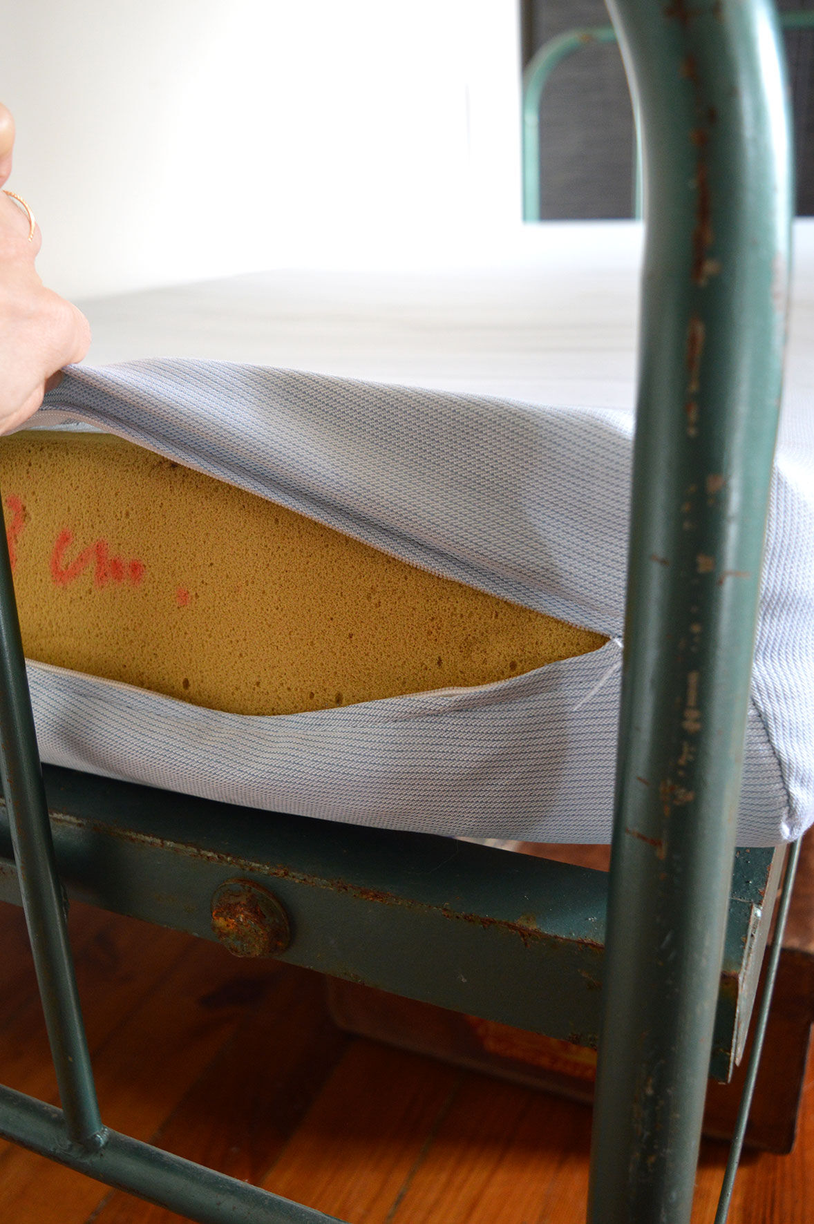 Foldable metal extra bed