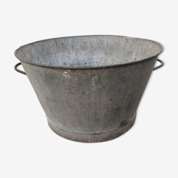 Large zinc basin