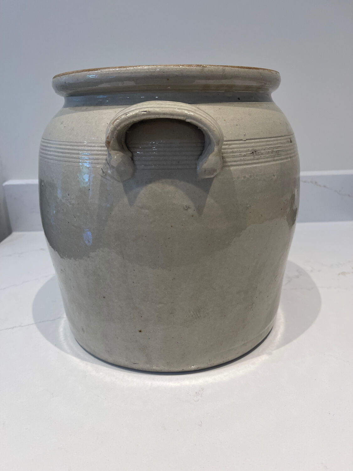 Beige stoneware pot