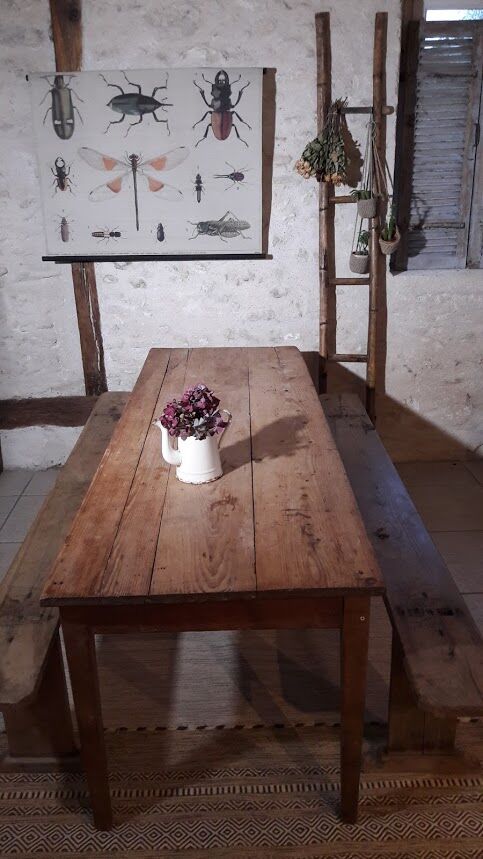 Farm table