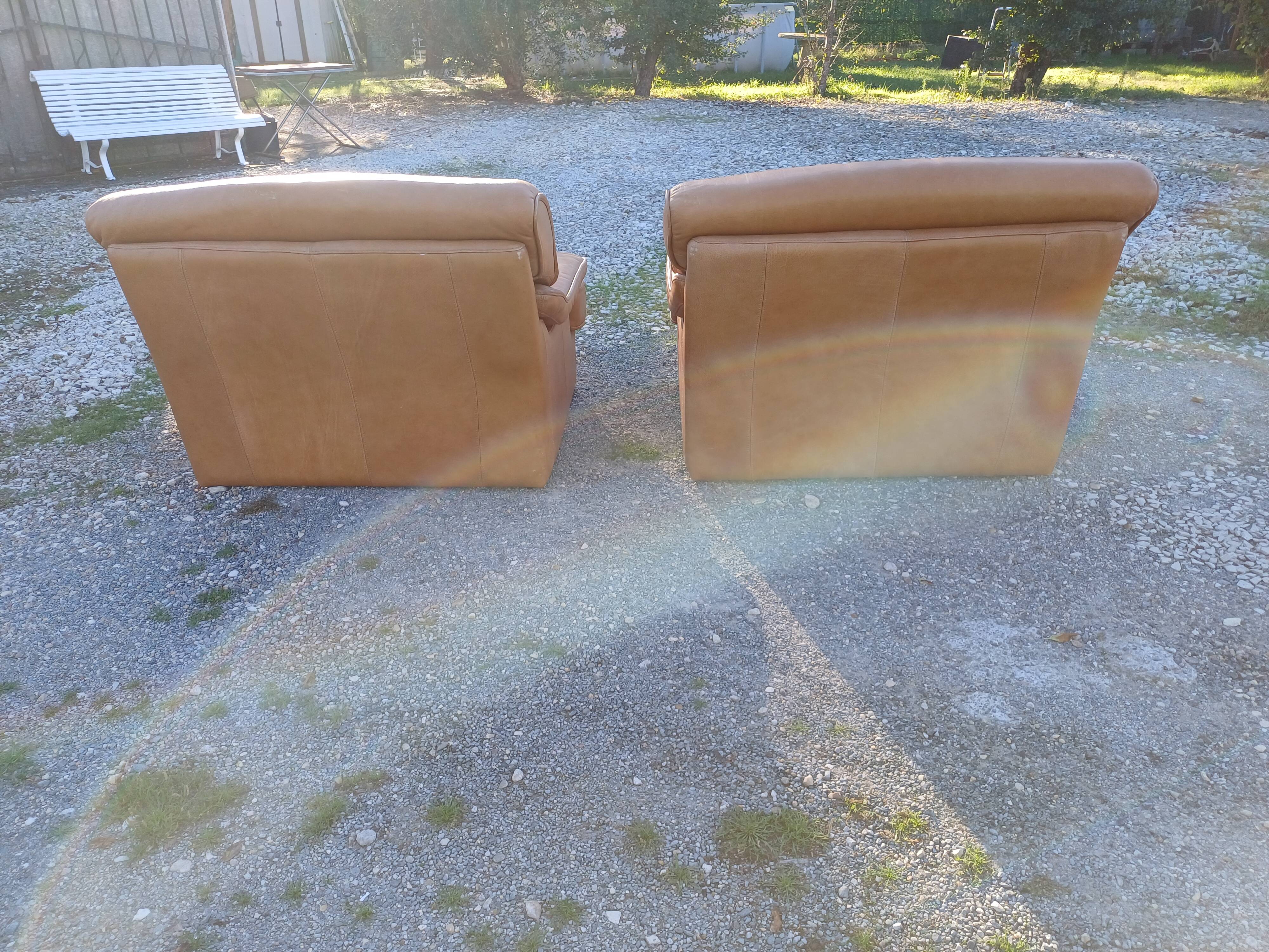 Paire de Fauteuils Vintage en Skai Marron Clair