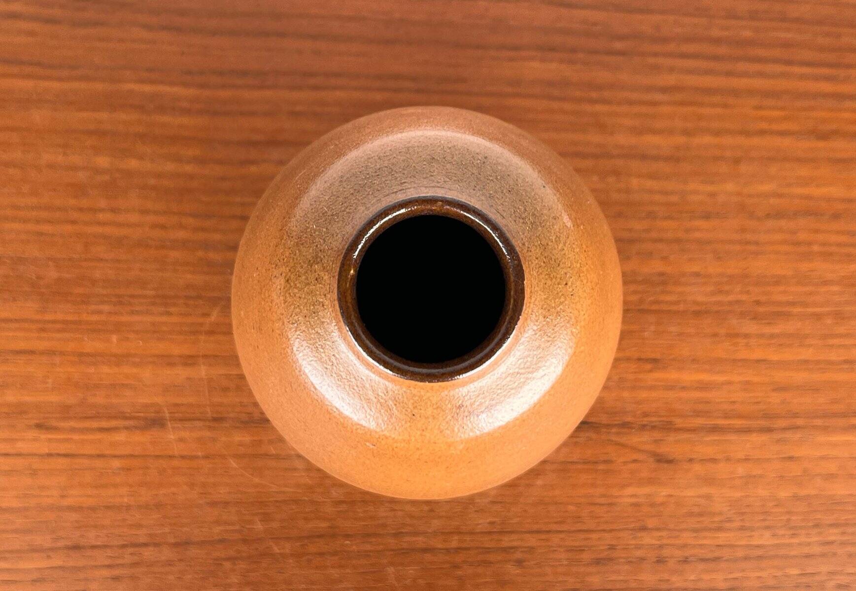 Minimalist vase from East German workshop by Paul Eydner, Waldenburg, 1960s.