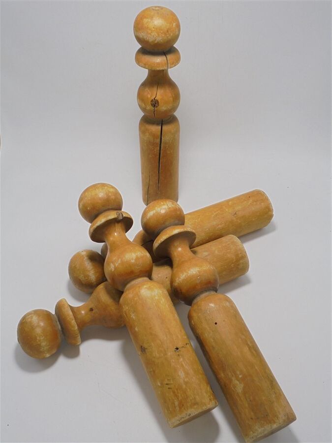 Série de 5 quilles en bois