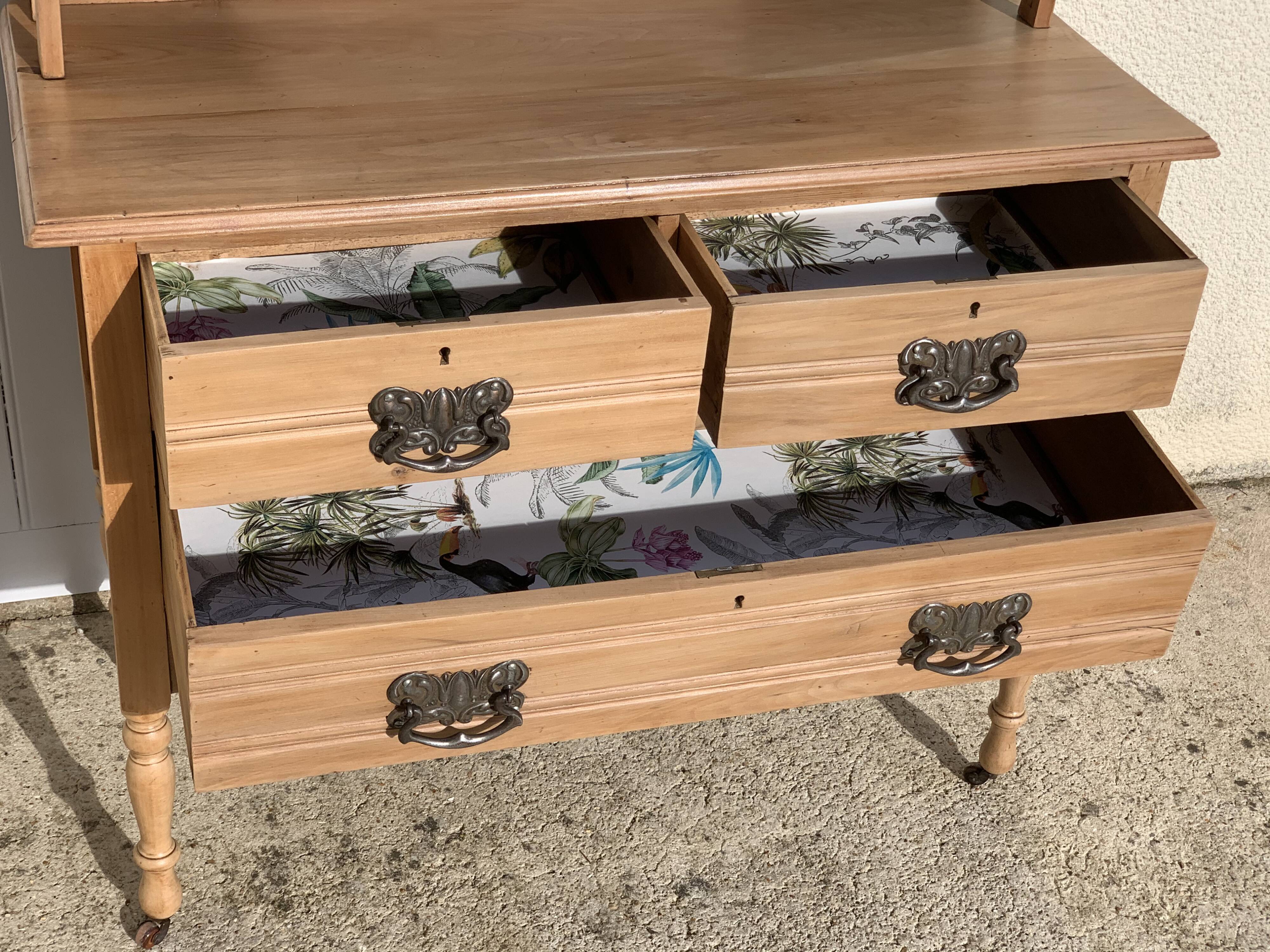 English dressing table 1900