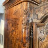 Bressane wardrobe with arched cornice, walnut and fresne magnifying glass.