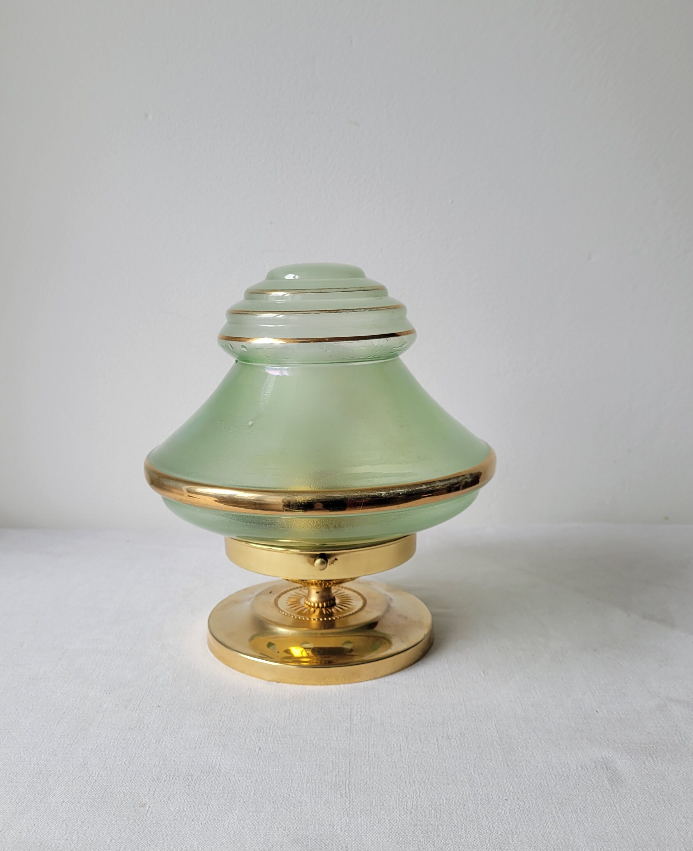 Art Deco lamp in brass and glass