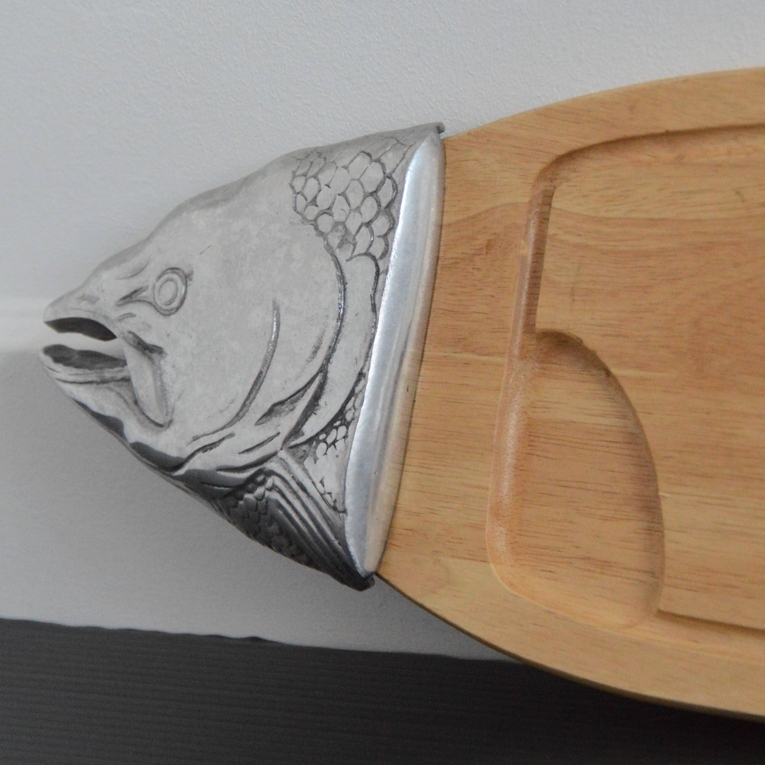 Fish serving tray / Wood & cast aluminum 1970s vintage