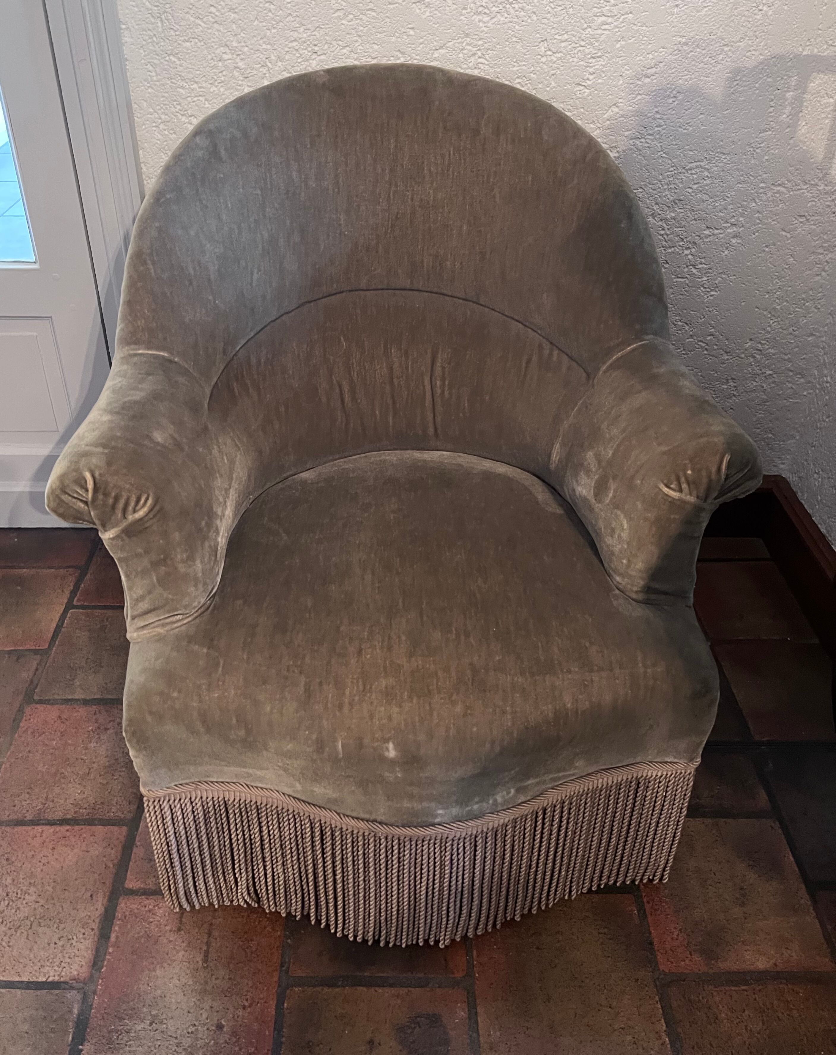 Almond green toad armchair
