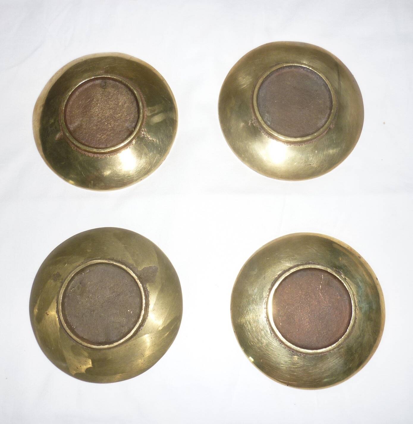 Bronze bowl decorated with fleur-de-lis