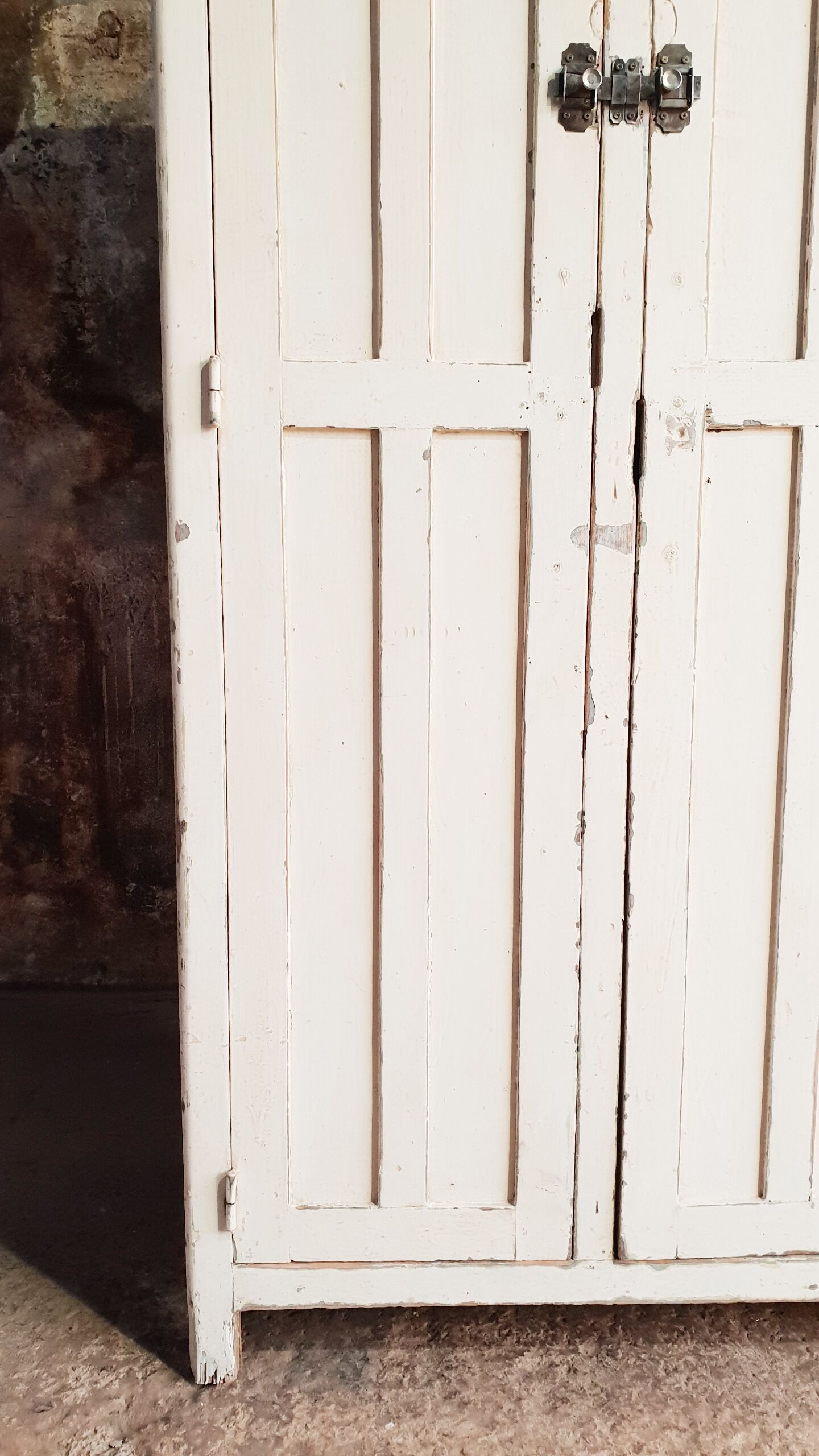 Armoire vintage