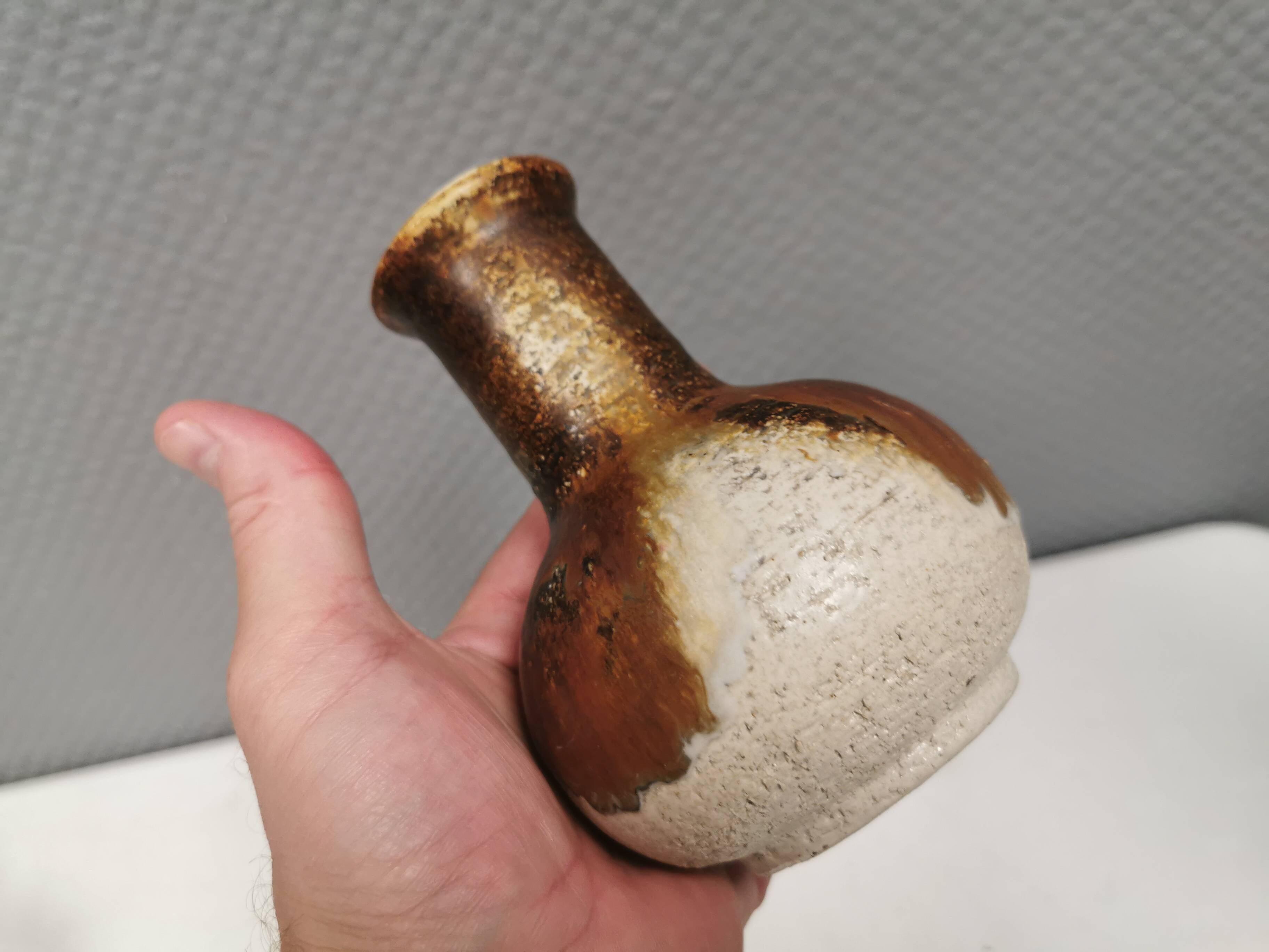 Small, delicious vase by Axel Larsen Denmark 70s for his own company AXELLA