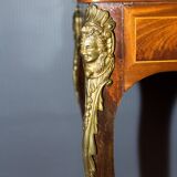 Table française de style Louis XV avec supports en bronze