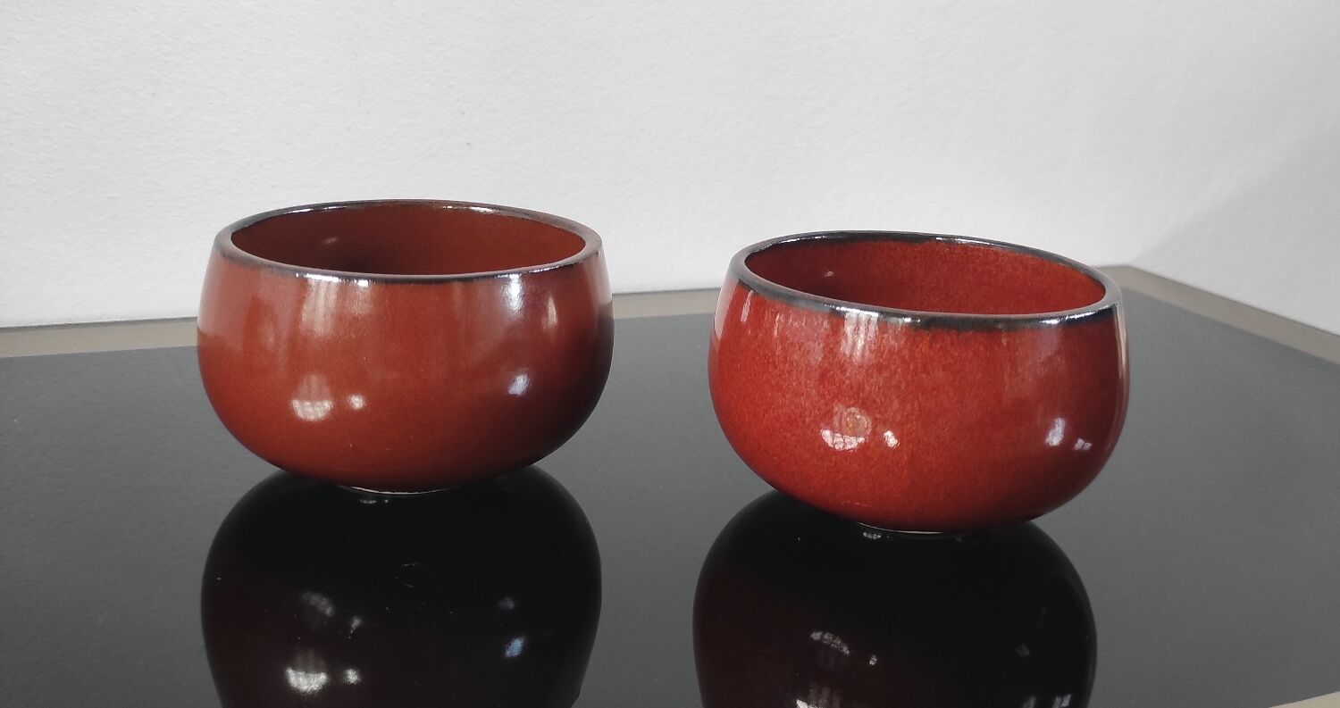 Duo de coupelles vintage en céramique rouge émaillée