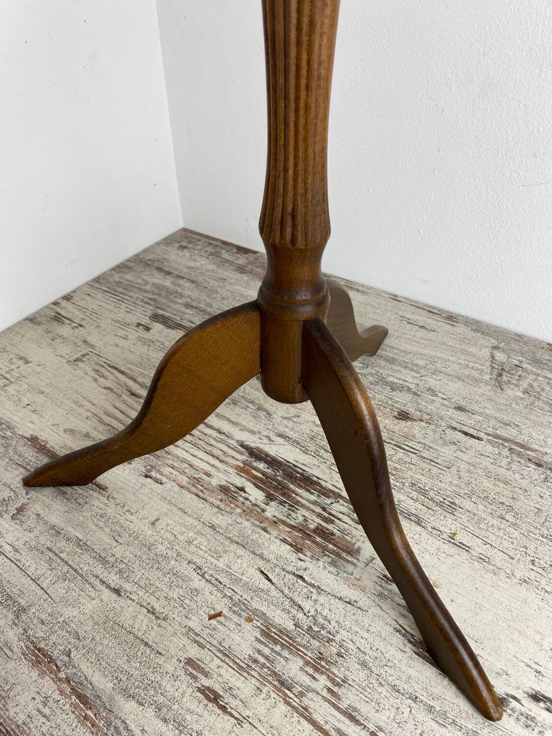 Wooden pedestal table