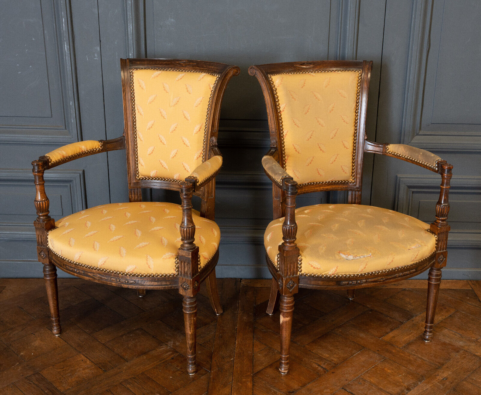 Pair of convertibles of the Directoire in walnut early nineteenth