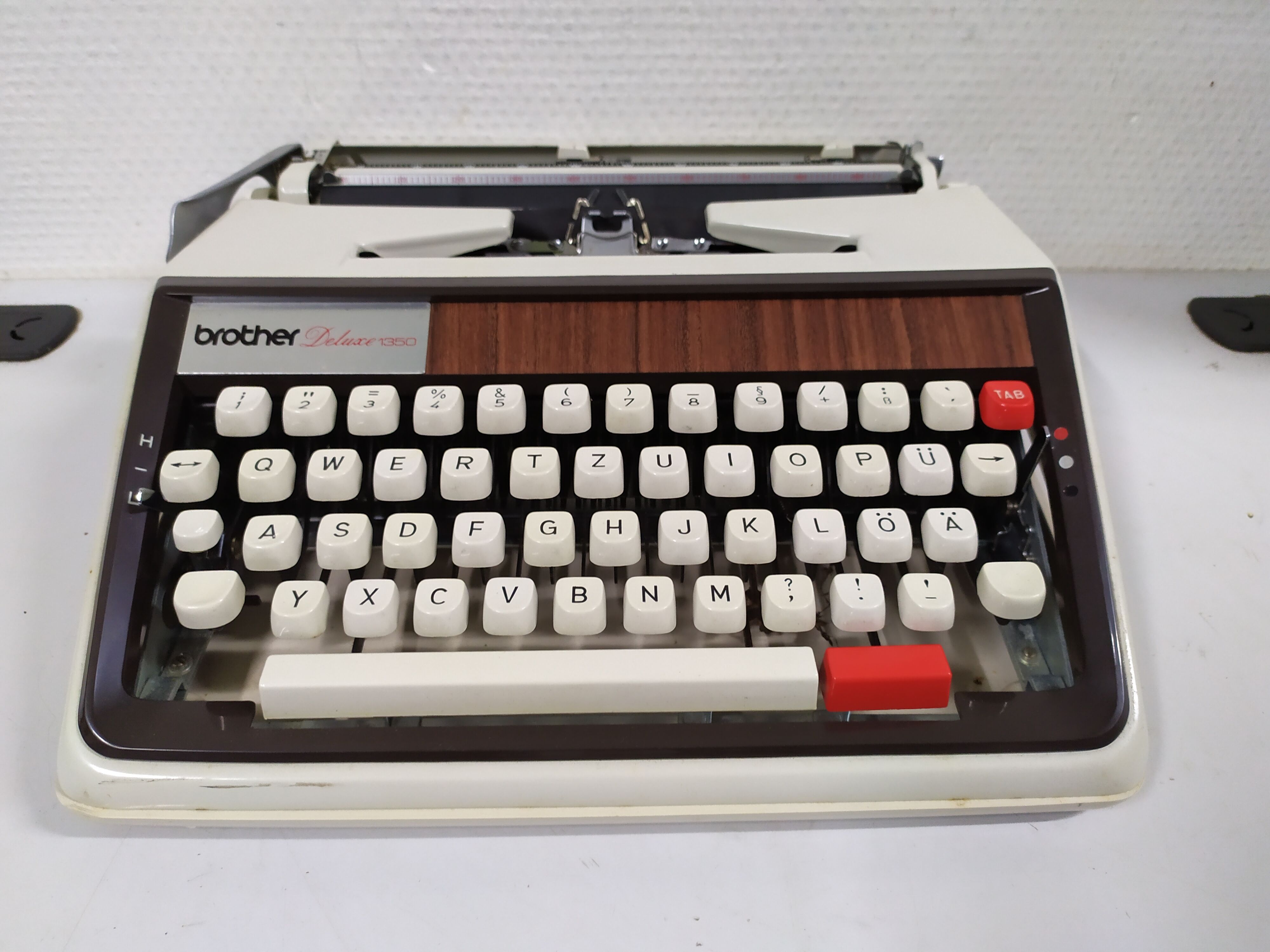 Typewriter Brother 1972 Deluxe 1350