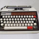 Typewriter Brother 1972 Deluxe 1350