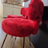 Paire de chaises moumoute rouge cardinal authentiques années 60