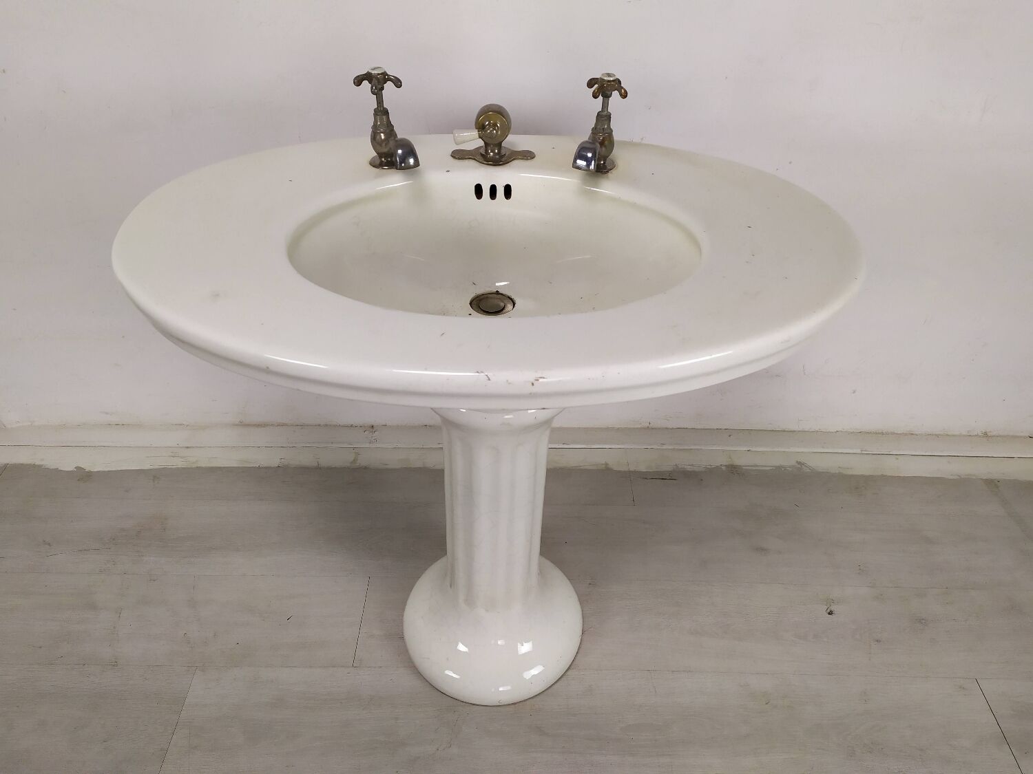 Vasque évier porcelaine sur pied