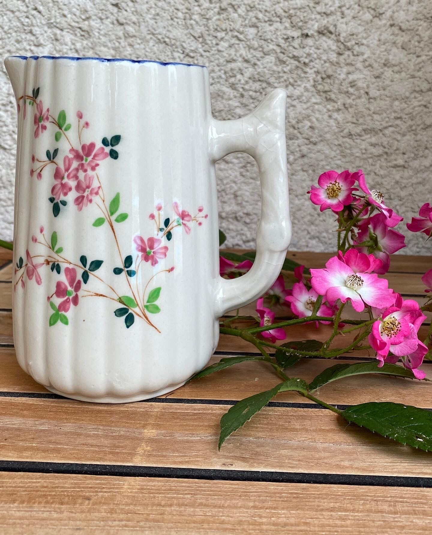 Small pitcher in iron earth with double old decoration