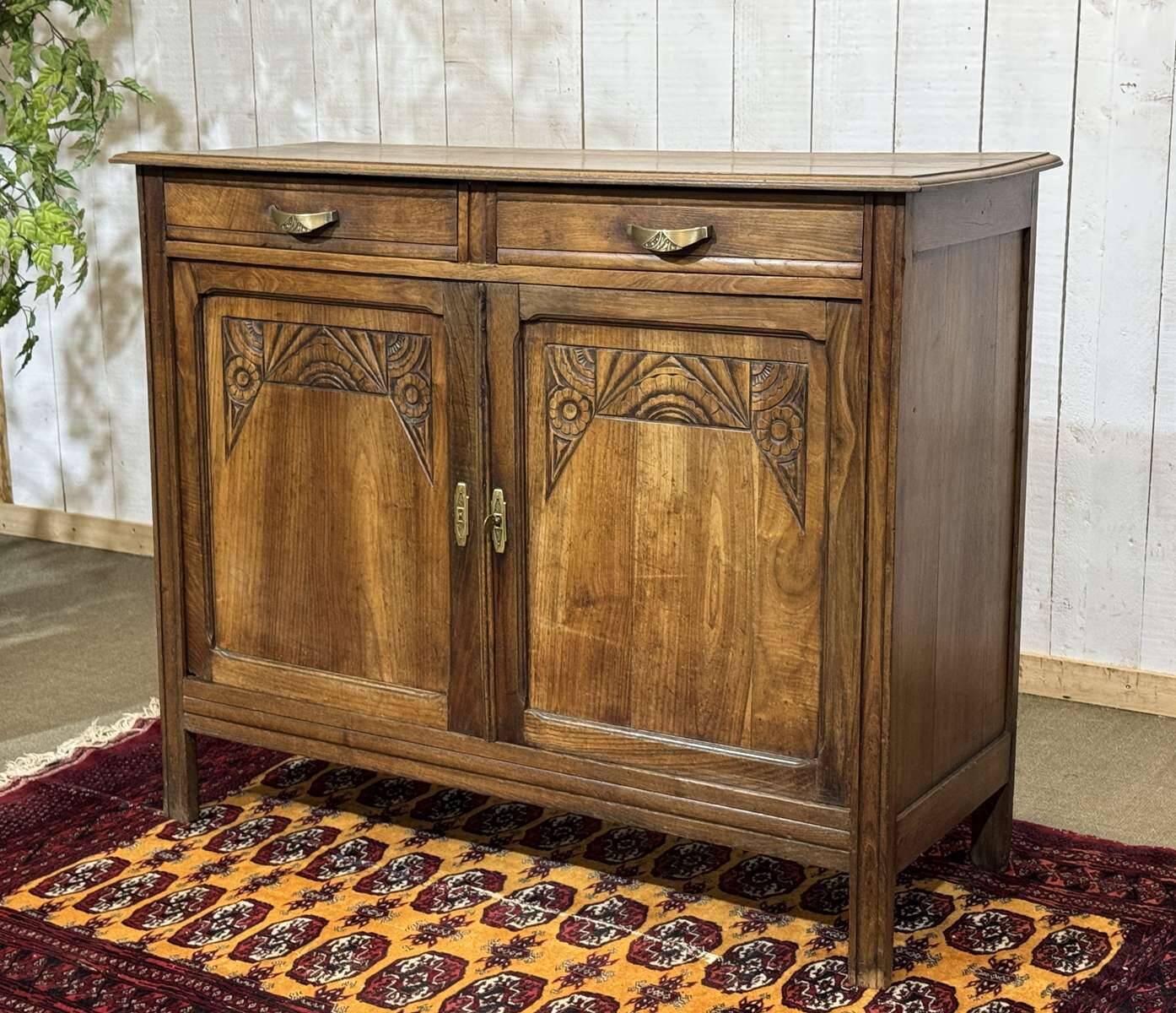 Rustic Art Deco buffet from the 1930s in chestnut wood.